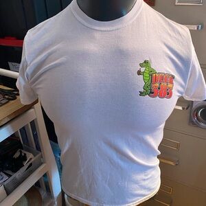 Preowned in good condition with no rips or stains. Men’s Deck 383 Tee Shirt Med.